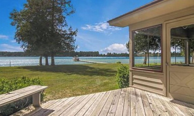 Grawn House | Traverse City Interlochen Beautiful Duck Lake Frontage Home