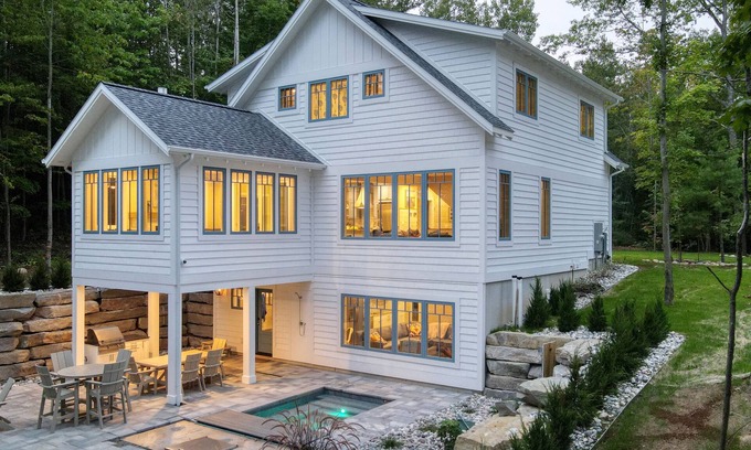 Mayfield House | Traverse City Lakemore Resort, New Luxury Lakefront Home on Arbutus Lake