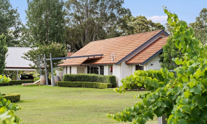 Pokolbin House | Travertine Vineyard Retreat - Stay Among the Vines