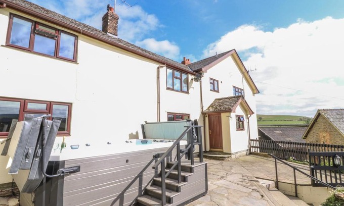 Bleddfa House | Treboeth