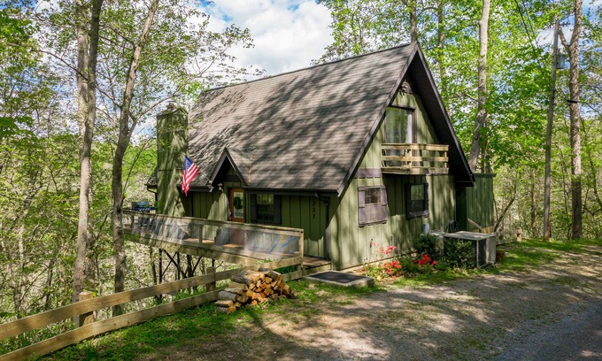 Smithville Ski Chalet | Tree House Center Hill Lake