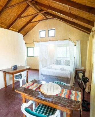 Tofinho House | Tree House Cottage, Garden Views, Hot Water