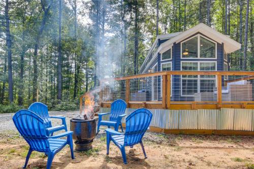 Penrose House | Tree-Lined Cabin with Grill in Penrose!
