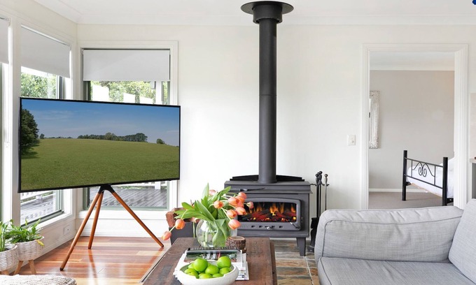 Robertson House | Tree-Scape Retreat – a serene oasis featuring breathtaking views, pet friendly accommodation