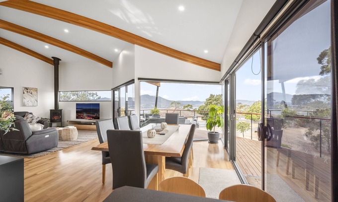 Rosetta House | Tree Top Views - 4 Bedroom House