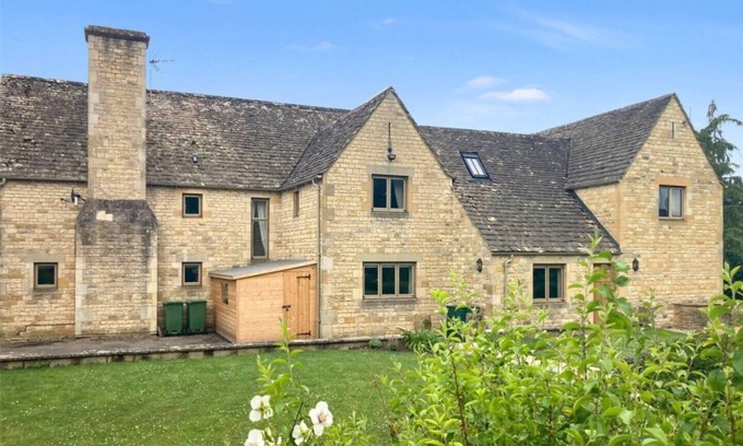 Temple Guiting House | Tree Tops House and Garden Cottage