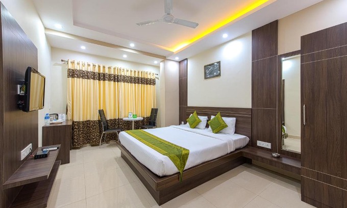 Kalighat Hotel | Treebo Globe International