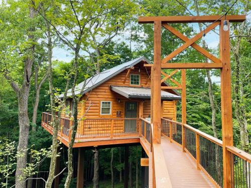 Millersburg House | Treehouse #7 by Amish Country Lodging