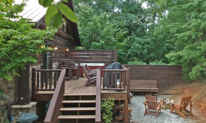 Bryson City Cabin | Treehouse A - A Suite Getaway for Two