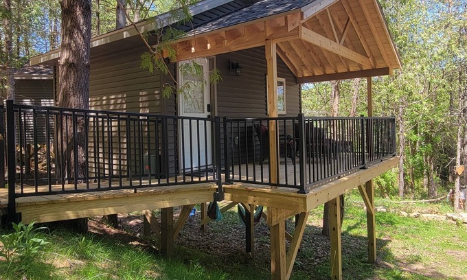 Elba Cabin | Treehouse Cabin in the Bluff Woodlands South