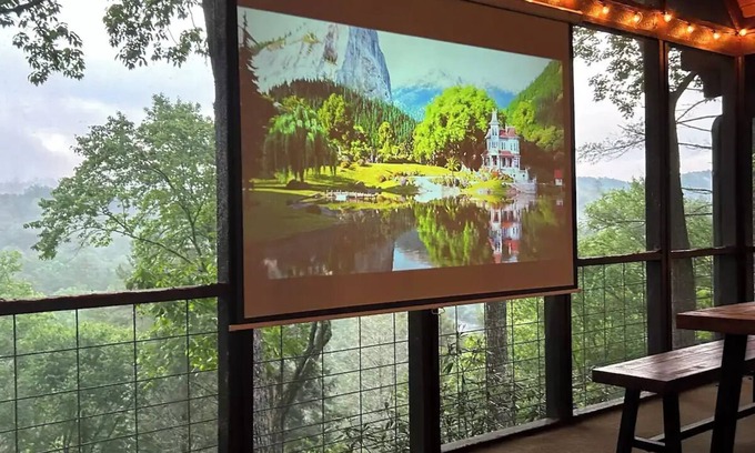 Raccoon Ridge Cabin | Treehouse Cabin w Mountain & River Views +Arcades +Hot Tub