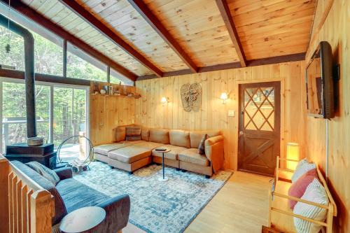 West Dover House | Treehouse Chalet Near Mt Snow with On-Site Trails!