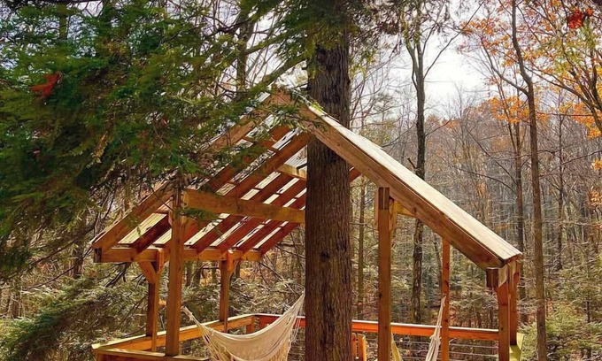 Tobyhanna Ski Chalet | Treehouse Chalet w/Hot Tub, games, creek, 6 acres