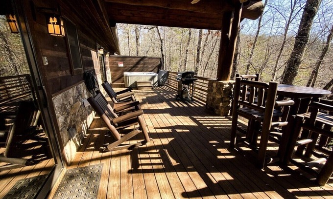 Bryson City Cabin | Treehouse D - A Suite Getaway for Two