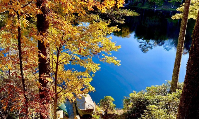 Sapphire House | Treehouse - Luxury mountain living at the water’s edge of Hogback Lake