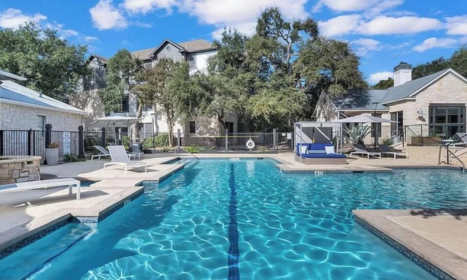 East Oak Hill Apartment | Treehouse on the Greenbelt only 10 minutes from Downtown