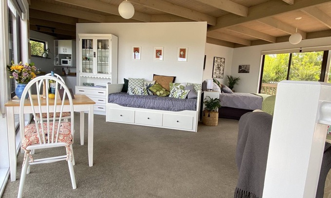 Tura Beach Apartment | Treehouse Studio