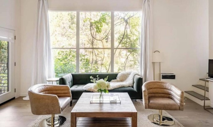 San Anselmo House | Treehouse studio, secluded & chic hiker’s paradisenn