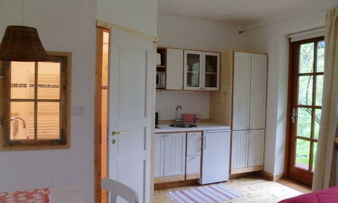 Alvern Apartment | Trees, shrubs, flowers, water, animals, garden, peace - and plenty of it