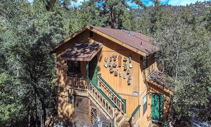 Pine Cove Cabin | Treetop Getaway in the Ponderosa Pines