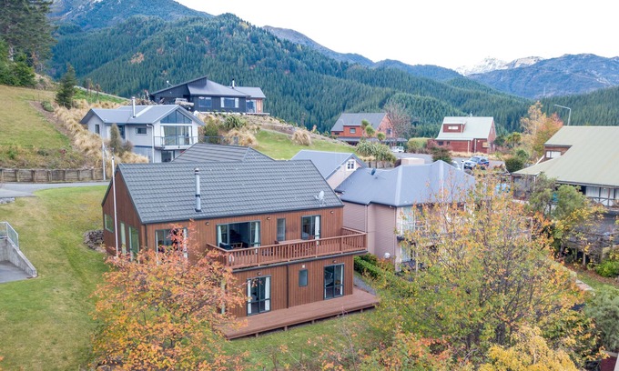 Hanmer Springs House | Treetop Lodge - Acheron Holiday Home