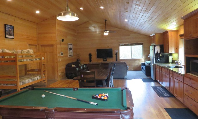 Island Park Cabin | Treetop Loft-28 miles to Yellowstone
