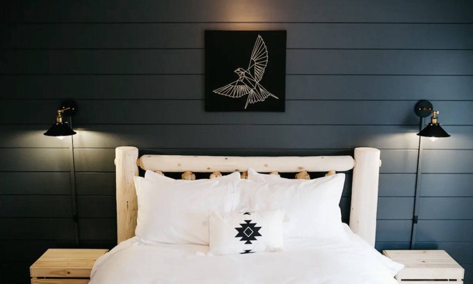 Gravenhurst Apartment | Treetop Loft | Private Hot Tub + Spa | Muskoka Bay