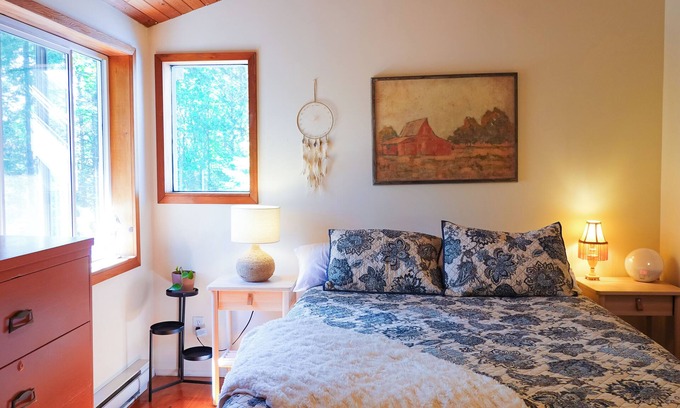 Vesuvius House | Treetop Oasis, 2 Bedrm Paradise on Salt Spring Island