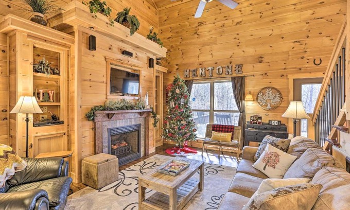 Mentone House | TreeTop Retreat Mentone Escape with Hot Tub