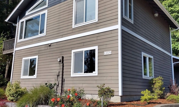 Tahuya House | Treetop Retreat on Hood Canal with majestic views and Outdoor SoakingnTub.