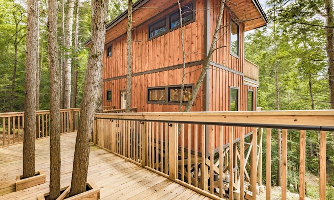 Pigeon Forge Cabin | Treetop Village 8 2br/2ba True Sleep 6 Hot Tub, Gas Grill and Bonus Two Decks