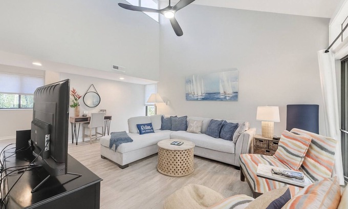 Hilton Head Island Condo | Treetops 5004 - Stunning Villa: Beach & Coligny