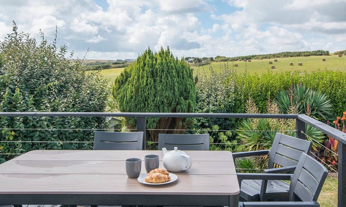 Lydstep Cottage | Treetops, Holiday Cottage Lydstep, Sleeps 8, 4 bedrooms, bathrooms