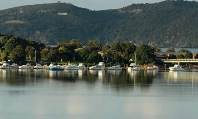 Haruru House | Treetops - Spectacular river and sea views
