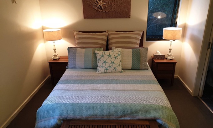 Rainbow Beach Apartment | Treetops Studio Apartment, Rainbow Beach Resort.