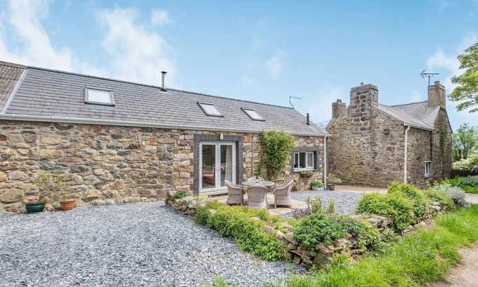 Garn Fadryn Cottage | TREFAES NEWYDD, family friendly, with open fire in Sarn Meyllteyrn