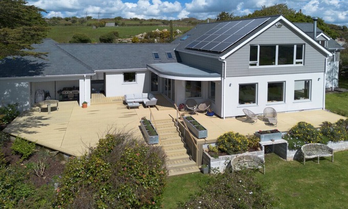 Mabe House | Tregaron - family holiday home