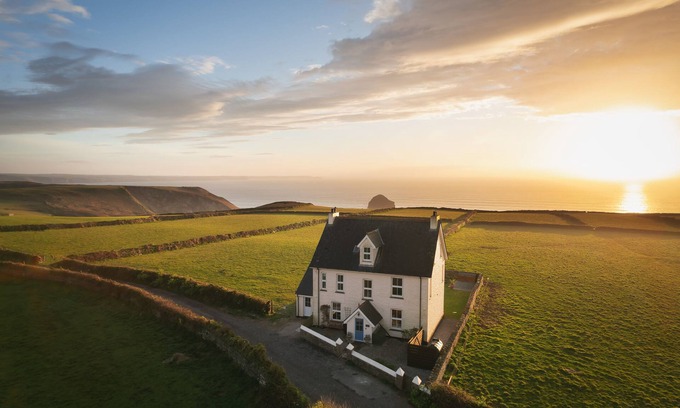 Treknow House | Tregosse House - Outstanding sea views, 6 bedroom house on the coastal path