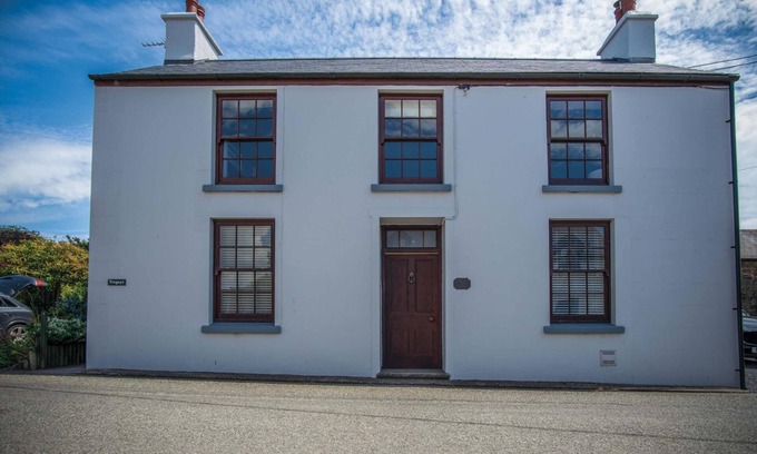 St. Florence House | Tregoyr - 3 Bedroom Holiday Home - St. Florence