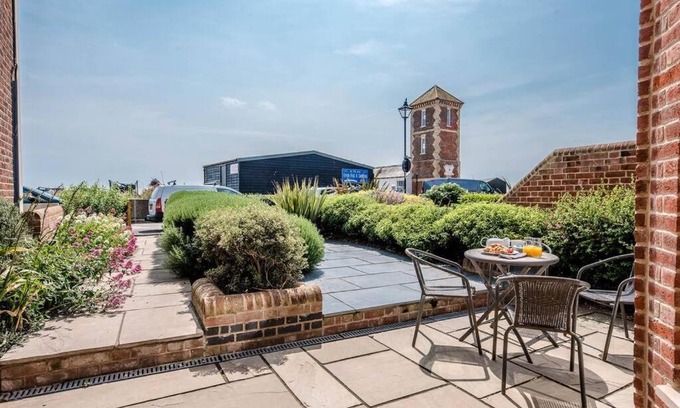 Aldeburgh House | Trehafod, Aldeburgh