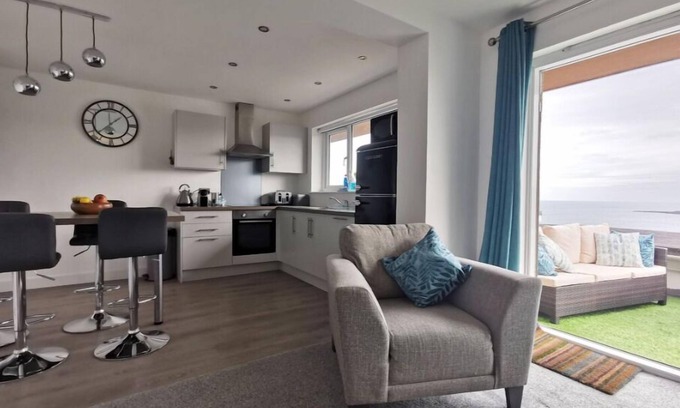 Portmellon Apartment | Treloen Chapel View - Clifftop Apartment in Mevagissey with 'Wow' seaviews