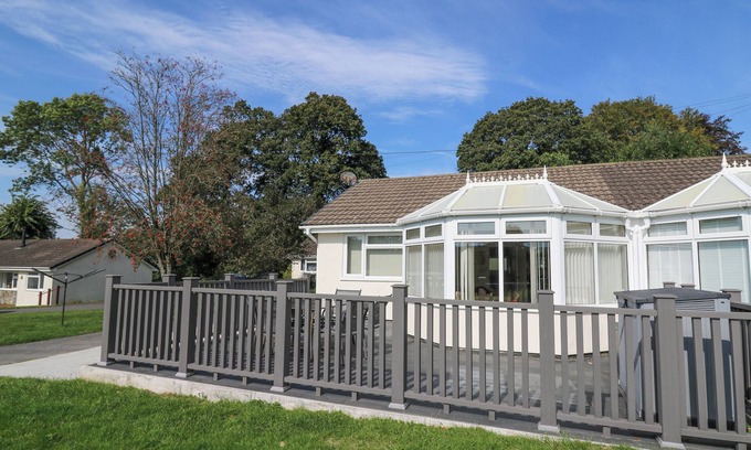 Felinfach Cottage | TREM-YR-AFON, pet friendly, with a garden in Aberaeron