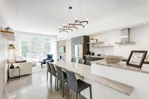 La Conception House | Tremblant Oasis: Luxury, Nature, Hot Tub, Views!