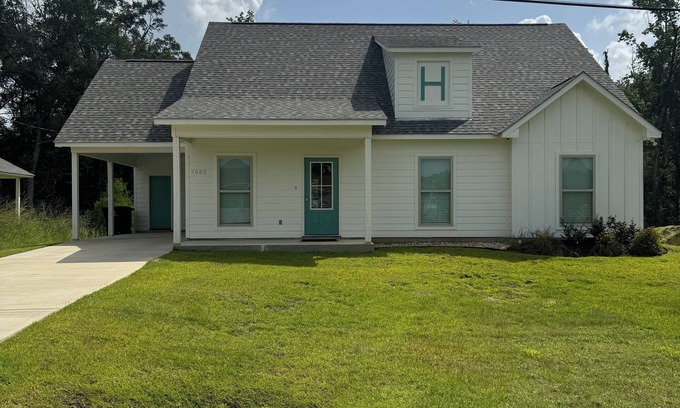 Zachary House | Tremendous 4-bedroom house with tons of amenities for your needs in Zachary!