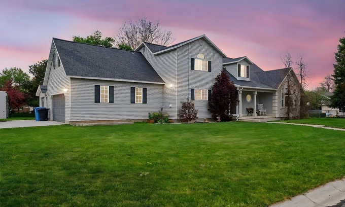 Nibley House | Tremendous 7-bedroom house with large movie and game room in Nibley