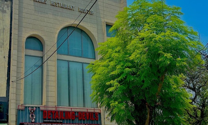 Jagadhri Hotel | Tremendous and Luxury hotel with AC in Yamuna Nagar - 8 bedrooms available