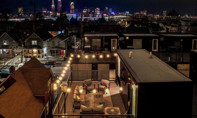 Tremont House | Tremont Black : Rooftop Patio : Location!