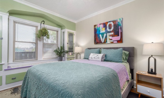 Tremont Apartment | Tremont - Bright 2BR apt-Pet Friendly, Conv. to Stadiums, Clinic, Museums & More