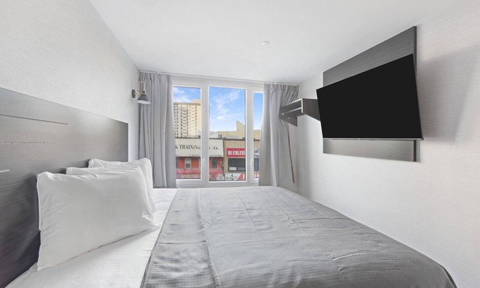 West Bronx Hotel | Tremont Hotel
