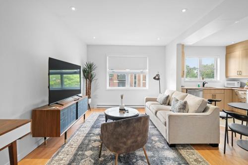 Little Italy Apartment | Trendy 2-Bedroom Haven by Jean Talon Market
